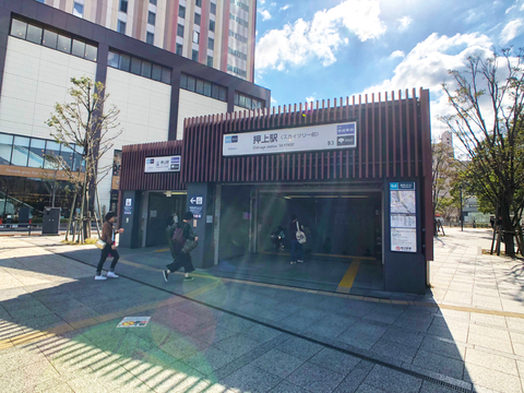 About 9 minutes’ walk from Oshiage Station on the Asakusa Line/Hanzomon Line/Tobu-Isesaki Line/Keisei Electric Railway Line
